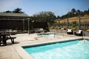 Sea Otter Inn - Location and Nearby Attractions