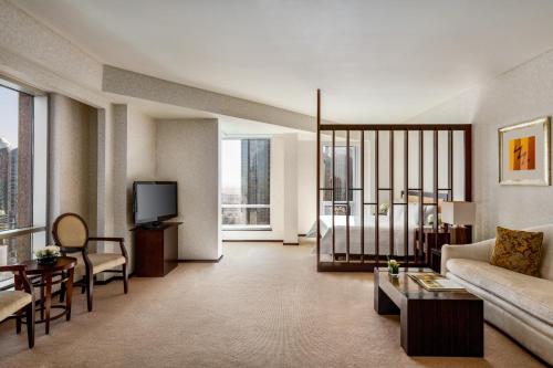 Shangri-La Apartments - Excellent Location and Proximity