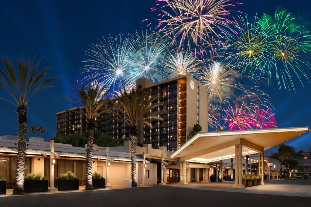 Sheraton Park Hotel at the Anaheim Resort - Hotel Overview and Location