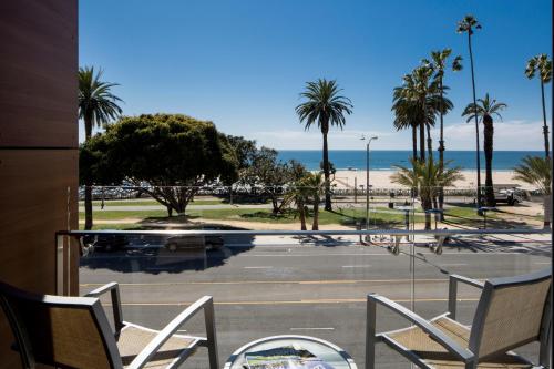 Shore Hotel - Excellent Seaside Location