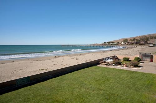 Shoreline Inn...On the Beach - Hotel Overview