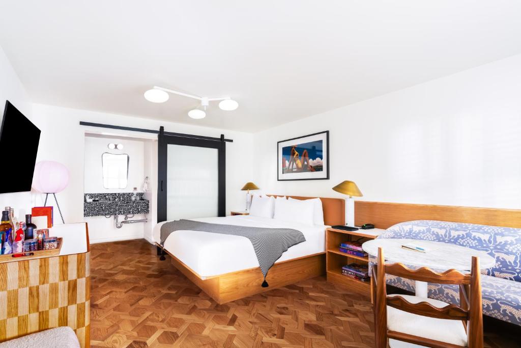 Short Stories Hotel - Hotel Overview and Location
