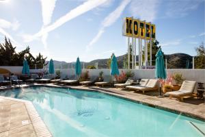 Skyview Los Alamos - 21 & Over Pool - Hotel Overview and Location