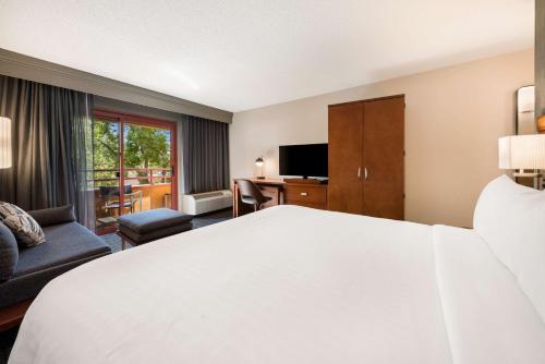 Sonesta Select San Jose Airport - Hotel Overview