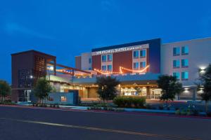 SpringHill Suites by Marriott Huntington Beach Orange County - Accommodation Features