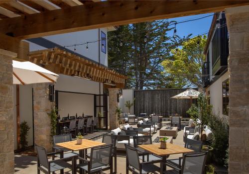 Stilwell Hotel - Location and Surroundings