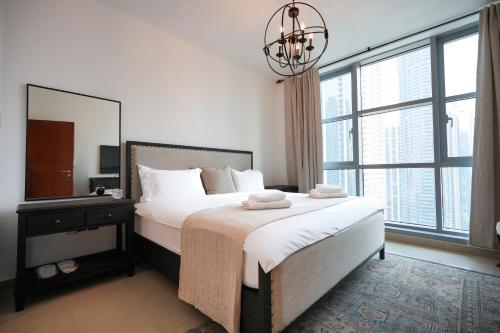 Stunning Fountain View in Downtown, Next to Burj Khalifa Only 5minutes Walk From Dubai Mall - Convenient Location and Accessibility
