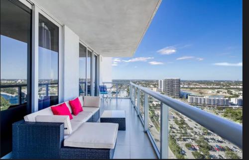 Stunning Penthouse Suite Waterfront 2BD 2BA - Property Overview