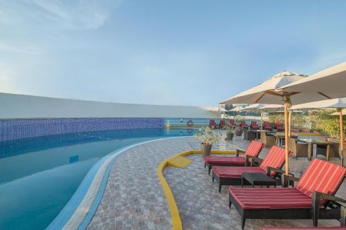 Sunday Hotel Holiday International Dubai - Hotel Overview and Location