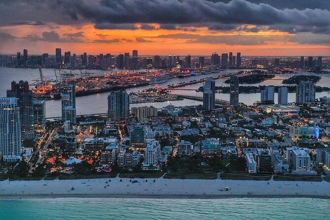 Sunset Miami Beach Private Airplane Tour - Airplane Details and Suitability for Sightseeing