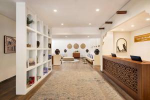 Super 8 by Wyndham Dubai Deira - Facilities and Amenities