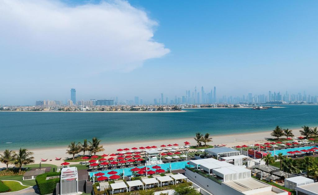 Th8 Palm Dubai Beach Resort, Vignette Collection, an IHG Hotel Review