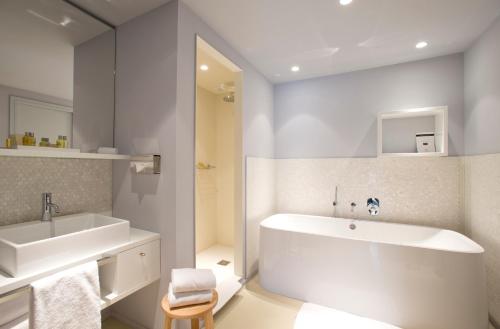 The Beach Casadelmar - Hotel Overview and Location