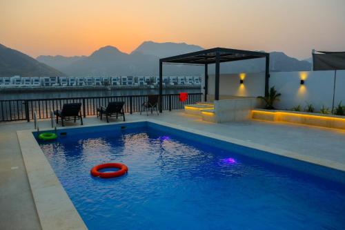 The Blue Moon Villa 5 BR- Al Dana Island Fujairah Review