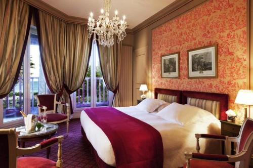 The Castle Marie Louise - Location and Surroundings