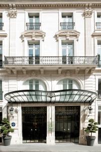 The Champs Elysées House - Room Types and Amenities