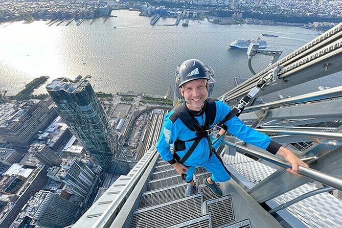 The Edge City Climb and Manhattan Walking Tour