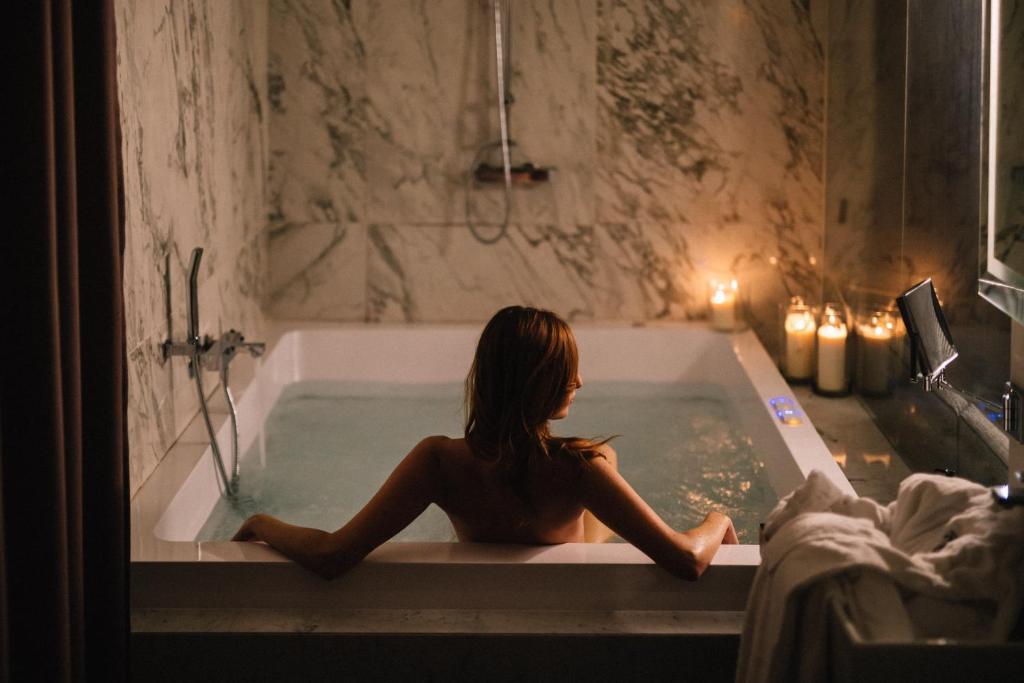 The HAll Tailor Suite Roma Review