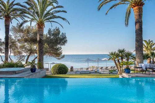 The Mauresque Villa - Beachfront Hotel and Location