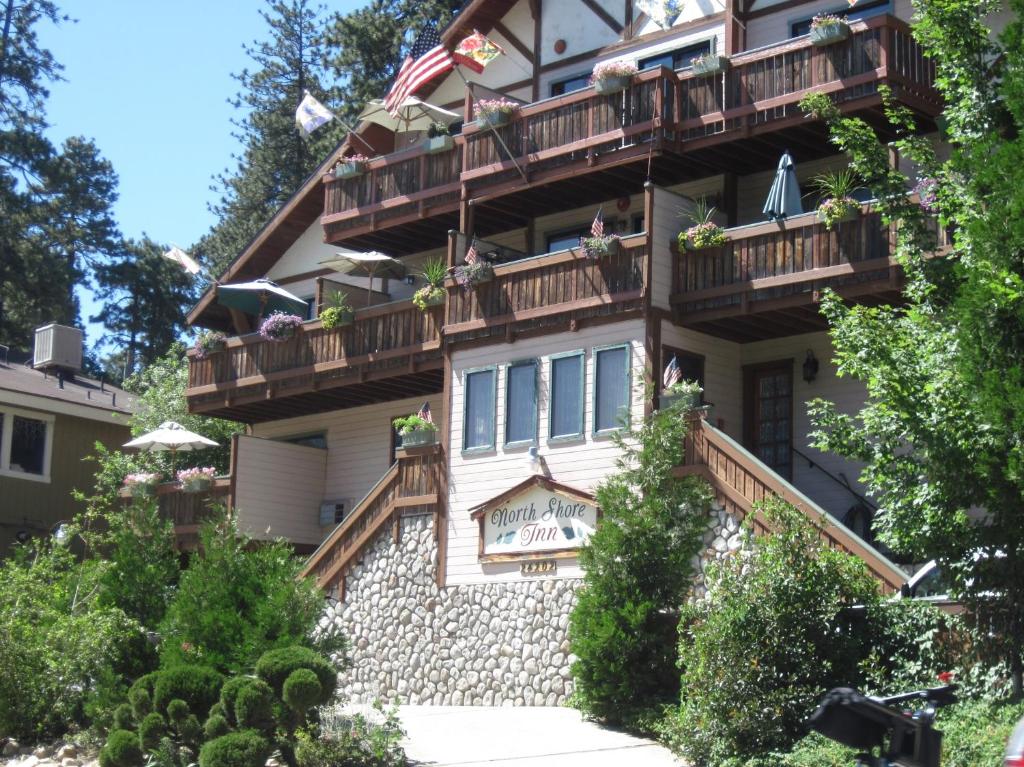 The North Shore Inn - Overview and Location