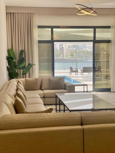 The Pearl Villa 5 BR Swimming Pool With Sea and Mountain View - Al Dana Island Fujaira - Overview of The Pearl Villa