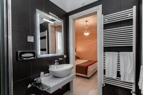 The Phoenix Hotel & Resort - Hotel Overview and Location