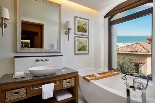 The St. Regis Saadiyat Island Resort, Abu Dhabi - Luxurious Accommodations