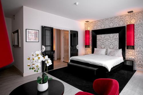 The Theater - Hotel Overview and Location