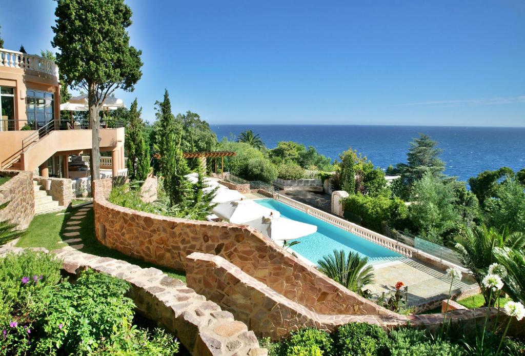 Tiara Yaktsa Cote D’azur Review
