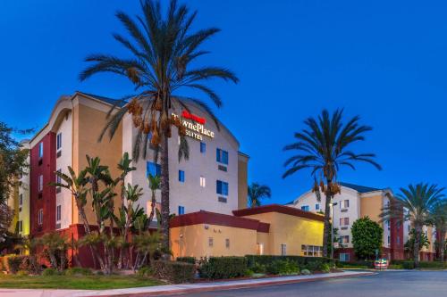 TownePlace Suites by Marriott Anaheim Maingate Near Angel Stadium - Hotel Location and Proximity