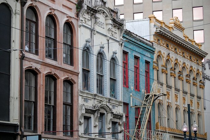 Uptown Elegance Private Tour: New Orleans' Garden District - Exploring the Vibrant Garden District