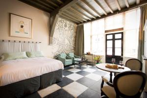 Uylenhof Hotel - Hotel Overview and Location