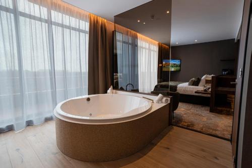 Van Der Valk Hotel Almere - Hotel Location and Accessibility