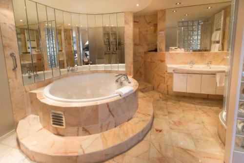 Van Der Valk Hotel Avifauna - Location and Surroundings