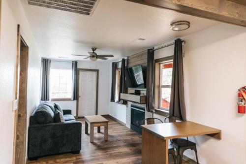 View Crest Lodge - Hotel Overview and Location