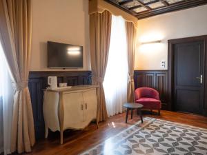 Villa Alliata Di Pietratagliata - Hotel Overview and Location