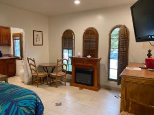 Villa Rosa Inn - Hotel Overview and Location