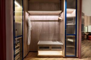 W Dubai - Mina Seyahi - Luxury Accommodations and Amenities