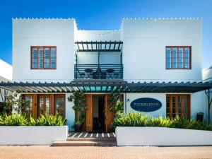 Waters Edge - Location and Surrounding Area