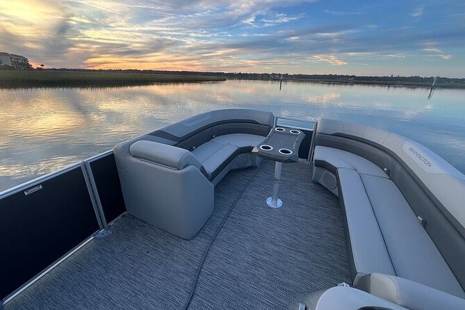 22 Ft. Luxury Pontoon Private Hilton Head Boat Rental for 3 Hours - Features of the 22 Ft. Pontoon Boat
