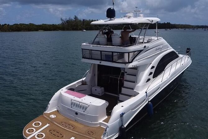 58 Ft Private Tour in Miami, Yatch Rental 4 to 8 Hours, 13 People - Capacity for Up to 13 Guests