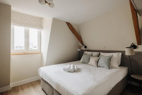 Adam Suites Hotel - Accommodations and Amenities