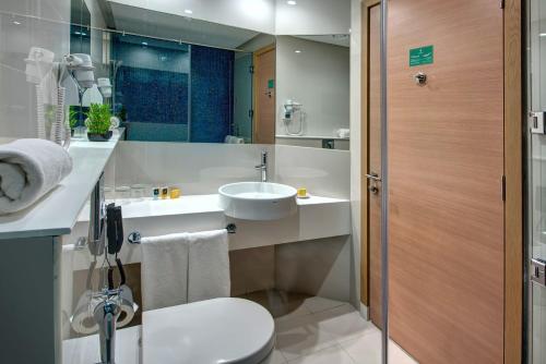 Al Khoory Inn Bur Dubai - Location and Accessibility