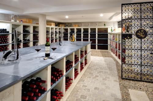 Alexandra Palace - La Maison Younan - Guest Ratings and Reviews
