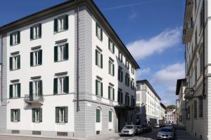 Anglo American Hotel Florence, Curio Collection By Hilton - Location and Accessibility