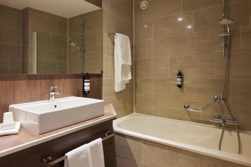 Auberge Du Bonheur - Rustic Charm and Comfort