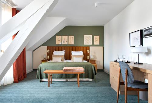 Auberge Du Père Bise - Jean Sulpice - Accommodations and Amenities