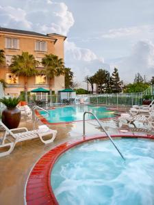 Ayres Hotel Anaheim - Accommodations and Room Features