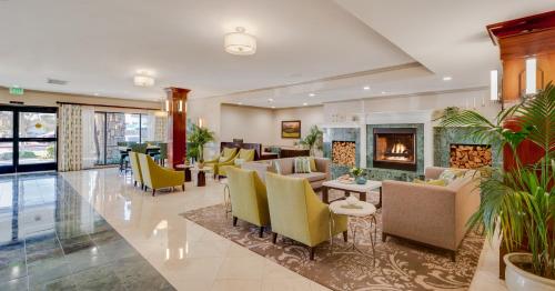 Ayres Hotel Corona East - Location and Accessibility