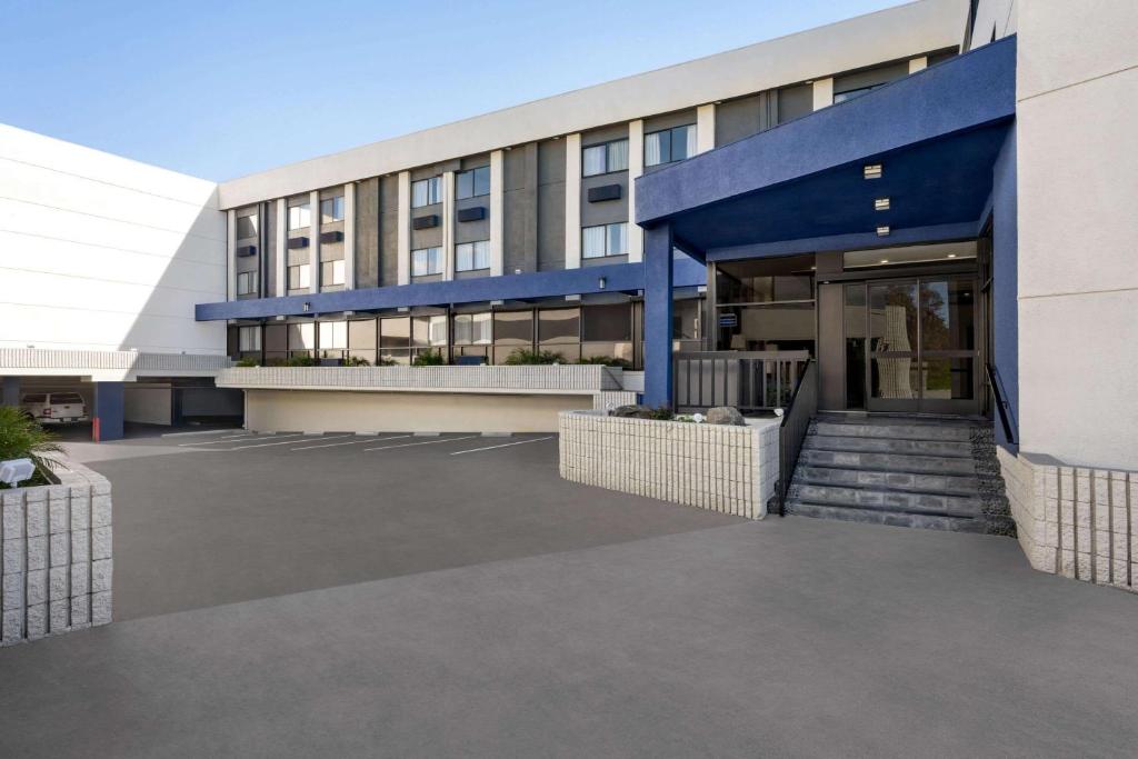 Baymont by Wyndham Monterey Park Review